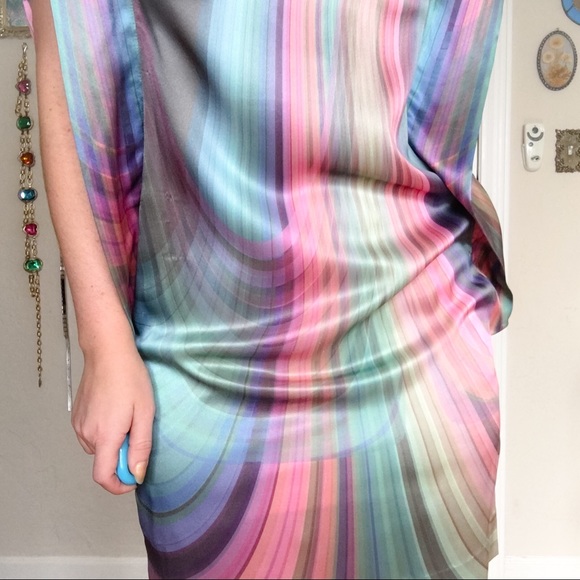 🚫SOLD🚫 Elizabeth & James Fractal Shift Dress - Picture 5 of 5